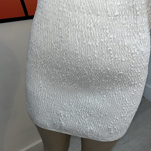 Pretty Little Thing WHITE SQUARE NECK PUFF SLEEVE SMOCK DRESS Size 6 Fits 8 - Picture 6 of 7